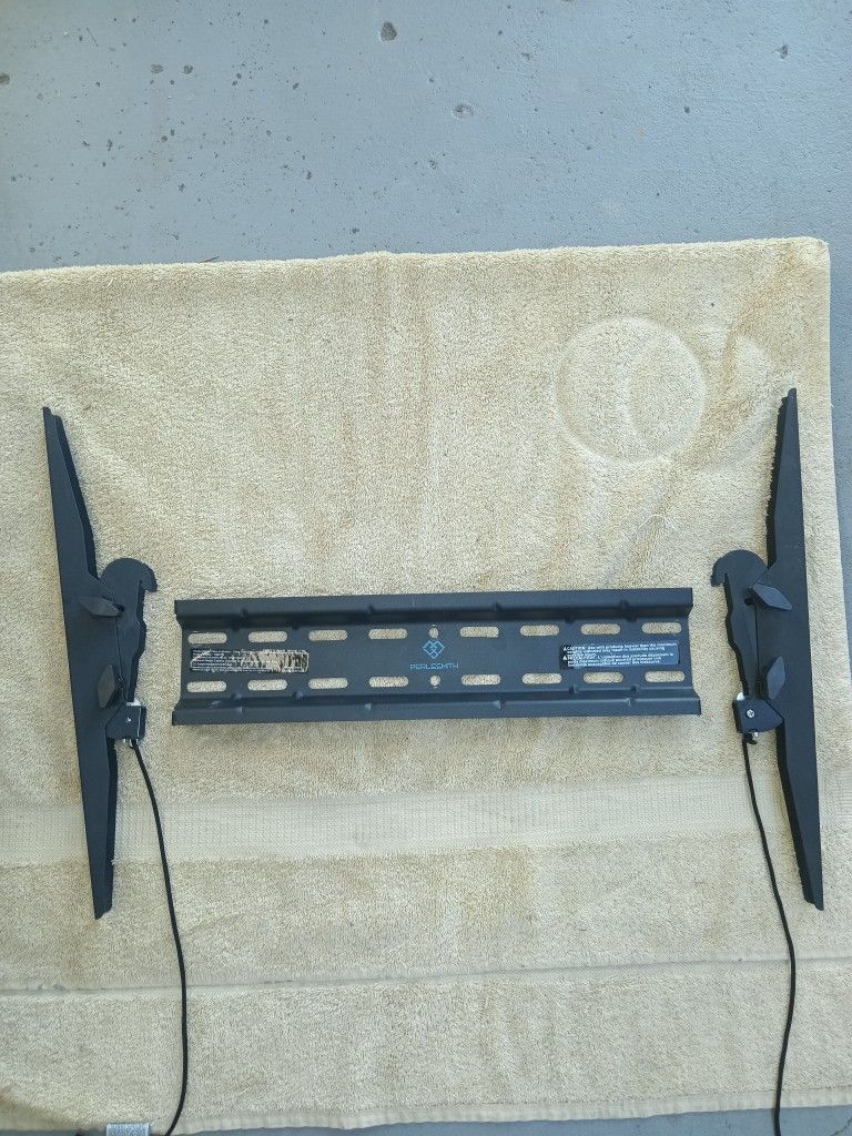 WALL MOUNT For 32" to 65" TV