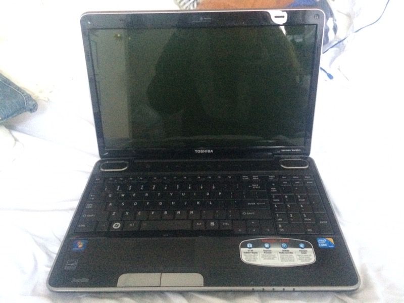 Toshiba laptop 4gb 15" great graphics