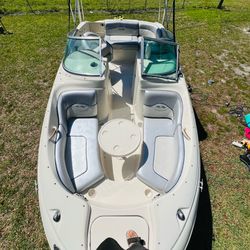 2004 Searay Sundeck 200 boat. Like new !!