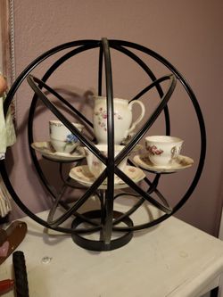 Black Metal Orb Teacup Display Stand