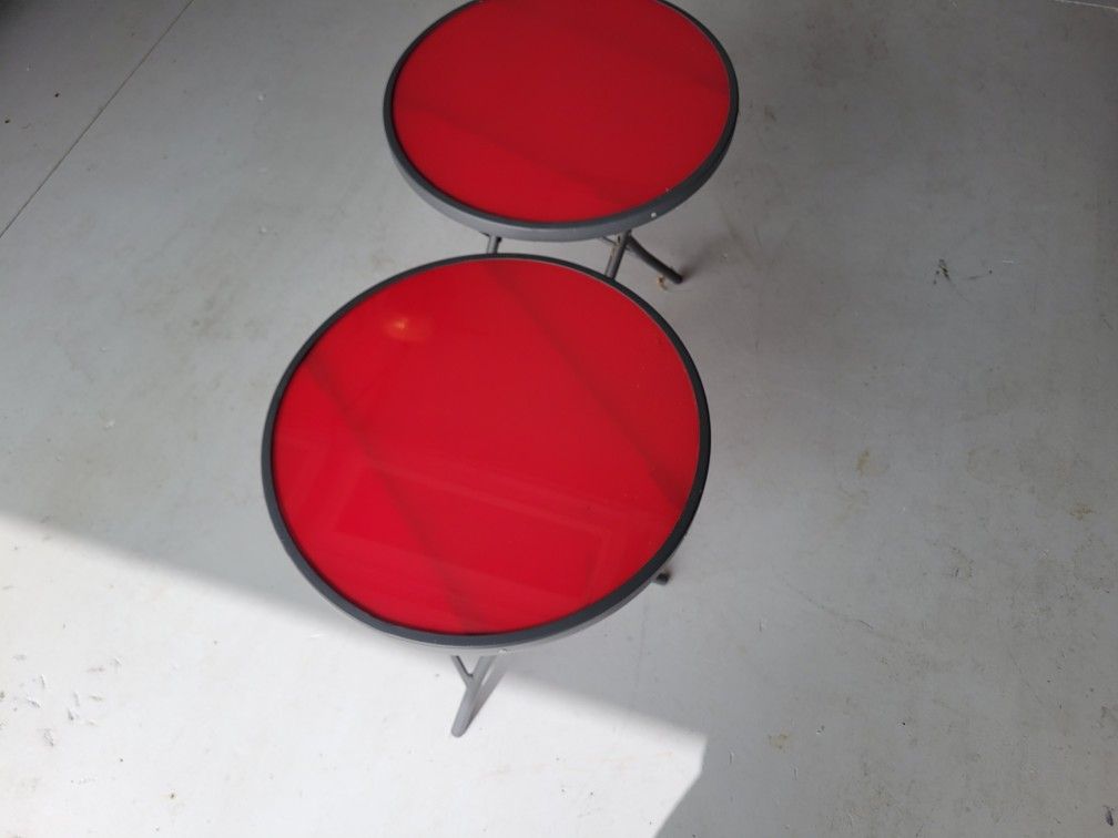 2 foldable 18" Round tables great shape