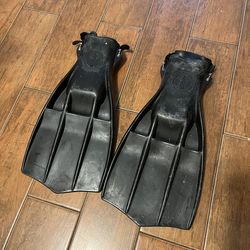 DIVING FINS • LIKE NEW