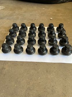 Toyota lug nuts in good condition