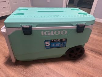 Igloo MaxCold Latitude 90 Roller Cooler