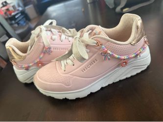 Sketchers with charms