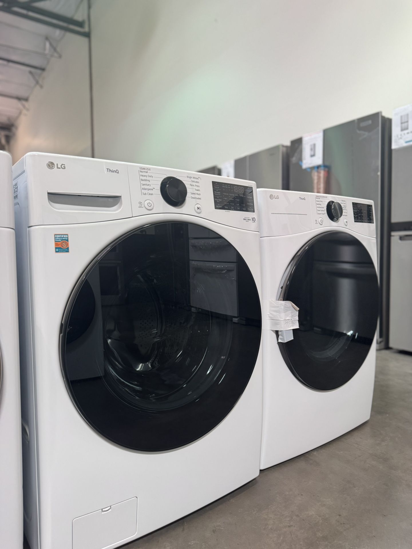 LG Washer And Gas Dryer Set In White