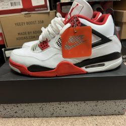 Jordan 4 “Fire red” Size 11