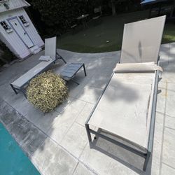 Modern Outdoor Pool Chaise