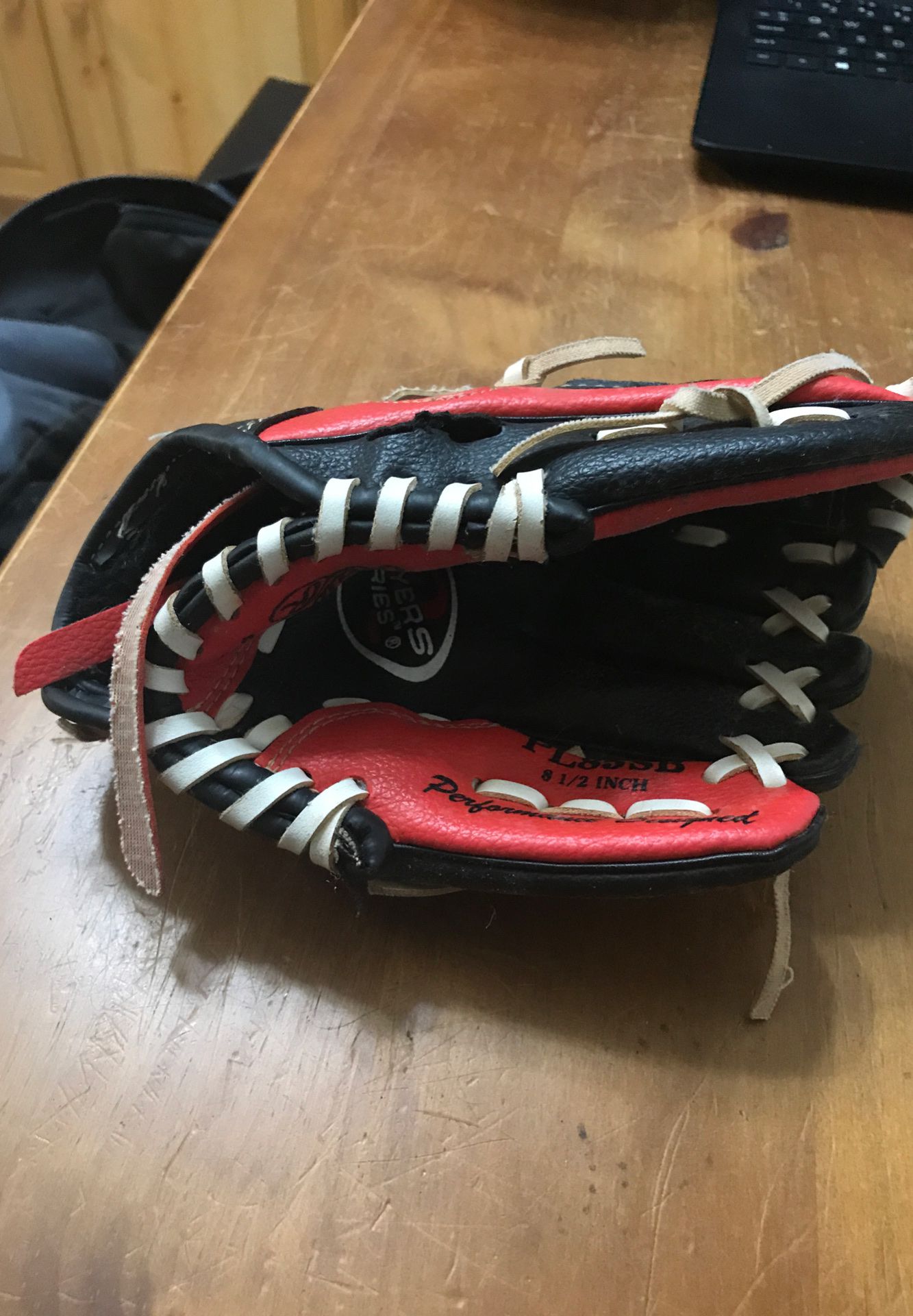 Rawlings baseball glove - 8.5 inch for tee ball