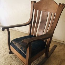 Beautiful Large Antique Oak Rocking Chair 