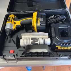 18 V Dewalt like new with battery and charger