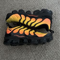 VAPORMAX PLUS (CRIMSON SUNSET)