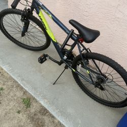 Huffy men’s mountain Bike with headlight & Rear Night Light 