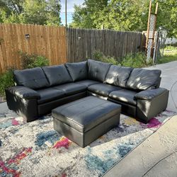 🚚 FREE DELIVERY ! Black Leather Sectional Couch w/ Storage Ottoman