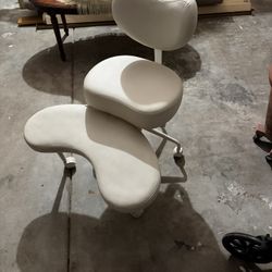 Pipersong Swivel Stool Chair w/ Swivel Leg Rest Beige Off White – Great Condition 