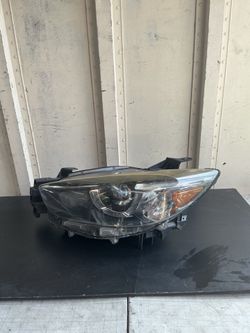 2013 - 2016 MAZDA CX-5 SPORT - LEFT SIDE HEADLIGHT OEM