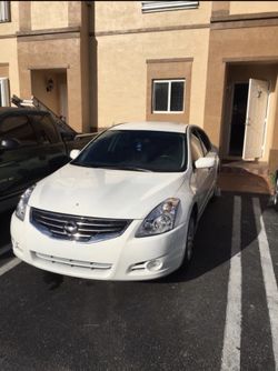 2010 Nissan Altima LOW MILES