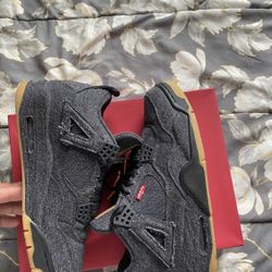 Levi 4s