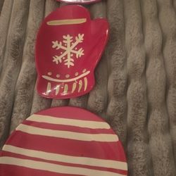 3 Vintage Holiday Plates From HALLMARK