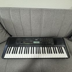 Gently Used Yamaha Keyboard w/ Batteries