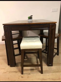 Table with 4 chairs
