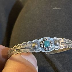 Sterling silver Navajo Bracelet W/turquoise 