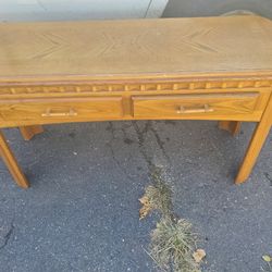 Oak Wooden Table with 2 drawers in good shape
