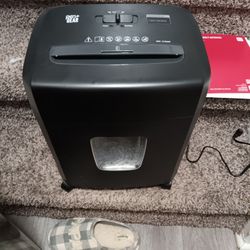 10 Sheet Shredder Plus Card Shredder