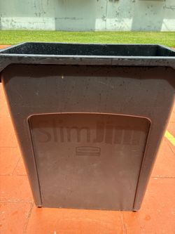 Slim Jim recycling bin