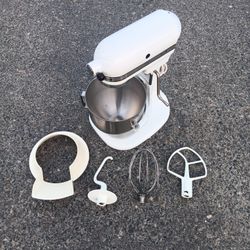 Kitchenaid KS-A 300watt 5qt Stand Lift Mixer Vgood Condition With Cover. For Pick Up Fremont Seattle. No Low Ball Offers Please. No Trades. Yes I Have