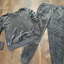 Women’s Gray Velour Sweater And Jogger Pants Size Médium #6