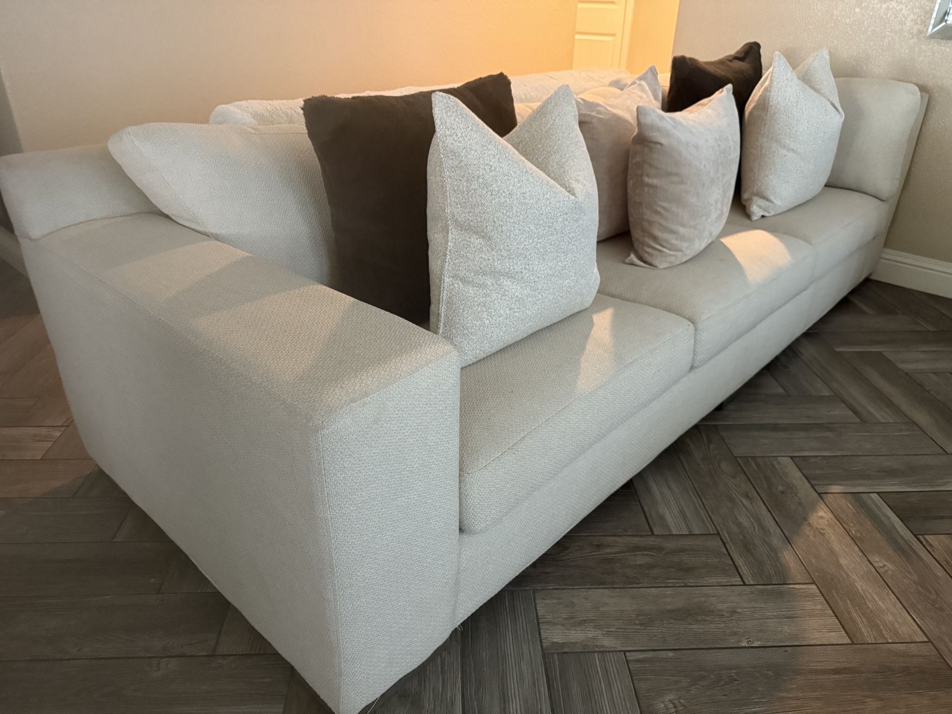 Sofa / Couches