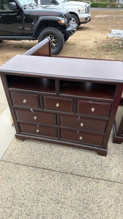 Mahogany Queen Bed Set