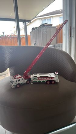 2000 Hess Fire Truck l