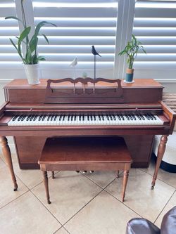 Melville Clark Upright Paino