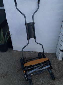 Fiskars Manual Lawn Mower