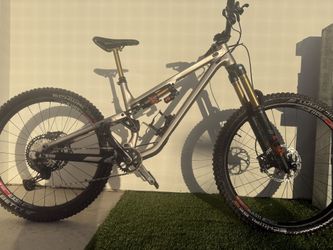 Commencal Meta SX V4 Signature – Champagne – Medium – Excellent Condition