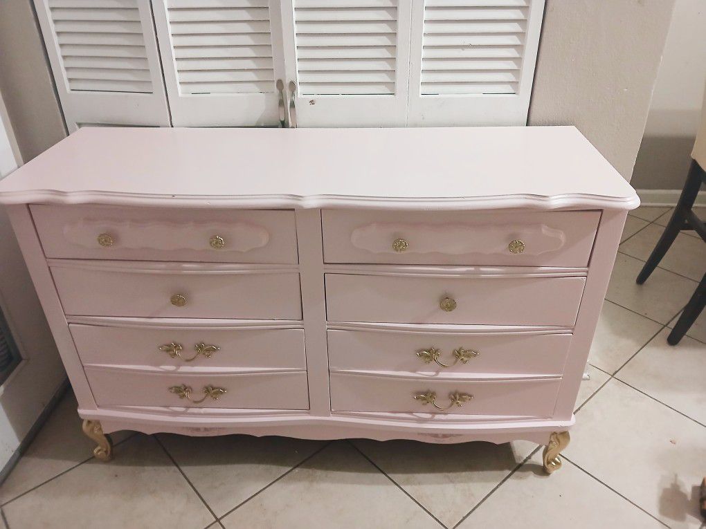 Gorgeous Painted French Provincial Dresser 6 Drawers 