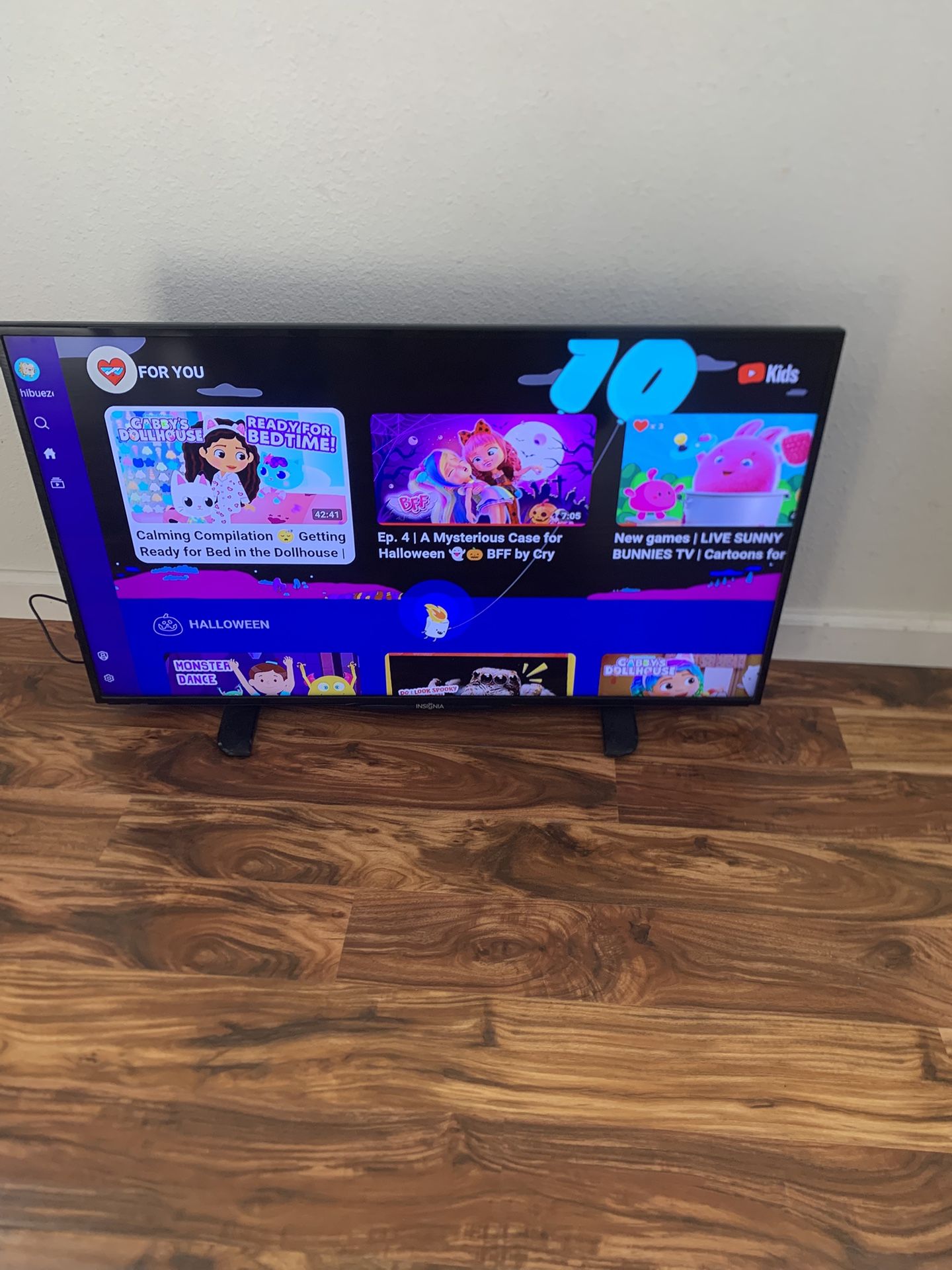 Insignia NS-40D510NA15 TV with Remote