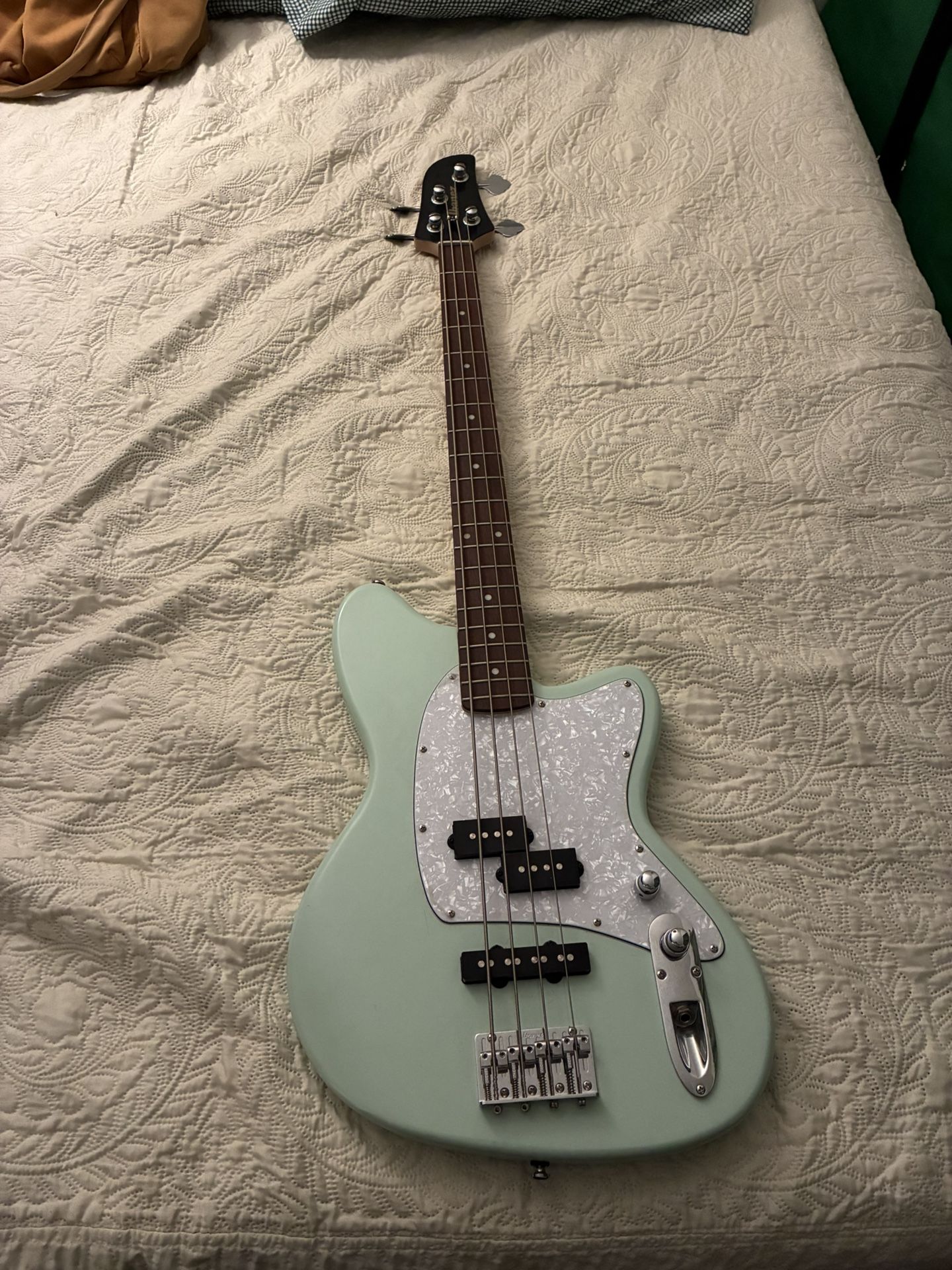 Ibanez TMB100P Talman Bass – Ivory Finish – Great Condition, P/J Pickups