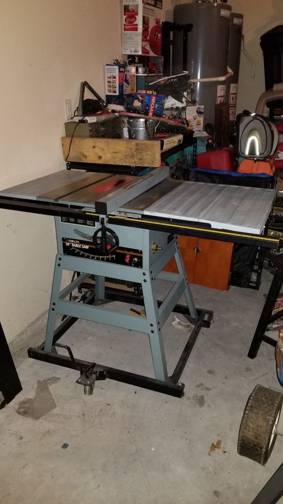 Delta 10" table saw w/ extension rolling base for Sale in Rockwall, TX