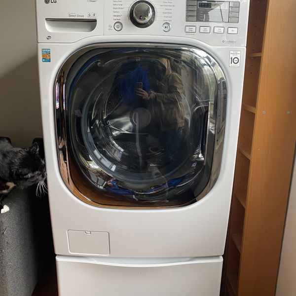PICK UP ONLY BRAND NEW 2 in 1 LG Electric washer/dryer! for Sale in