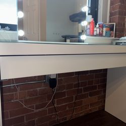 Vanity desk + Mirroor 