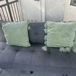 Futon With Pillows !
