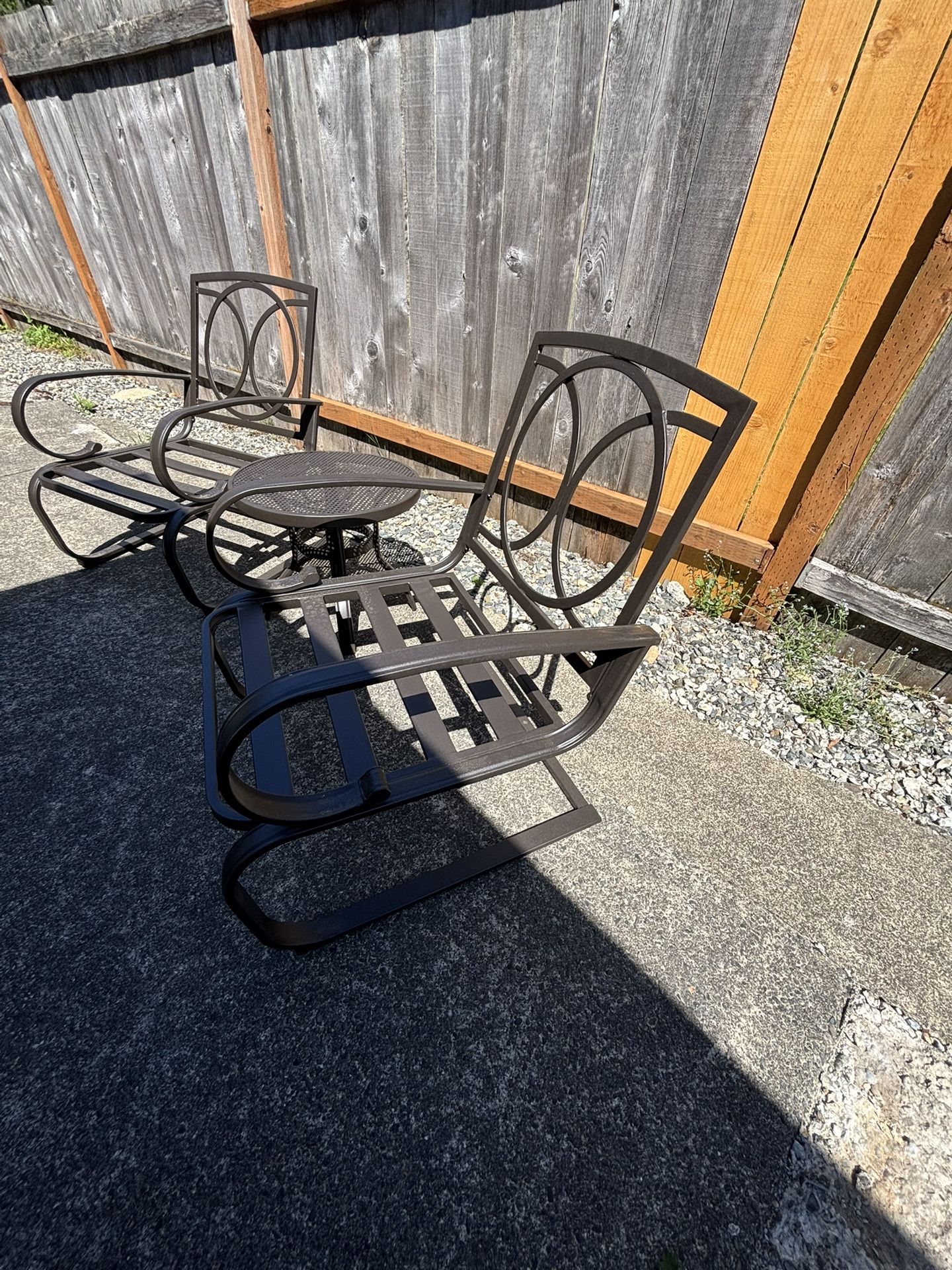 Outdoor / Patio 3 pc. Conversation Set ( never been used )