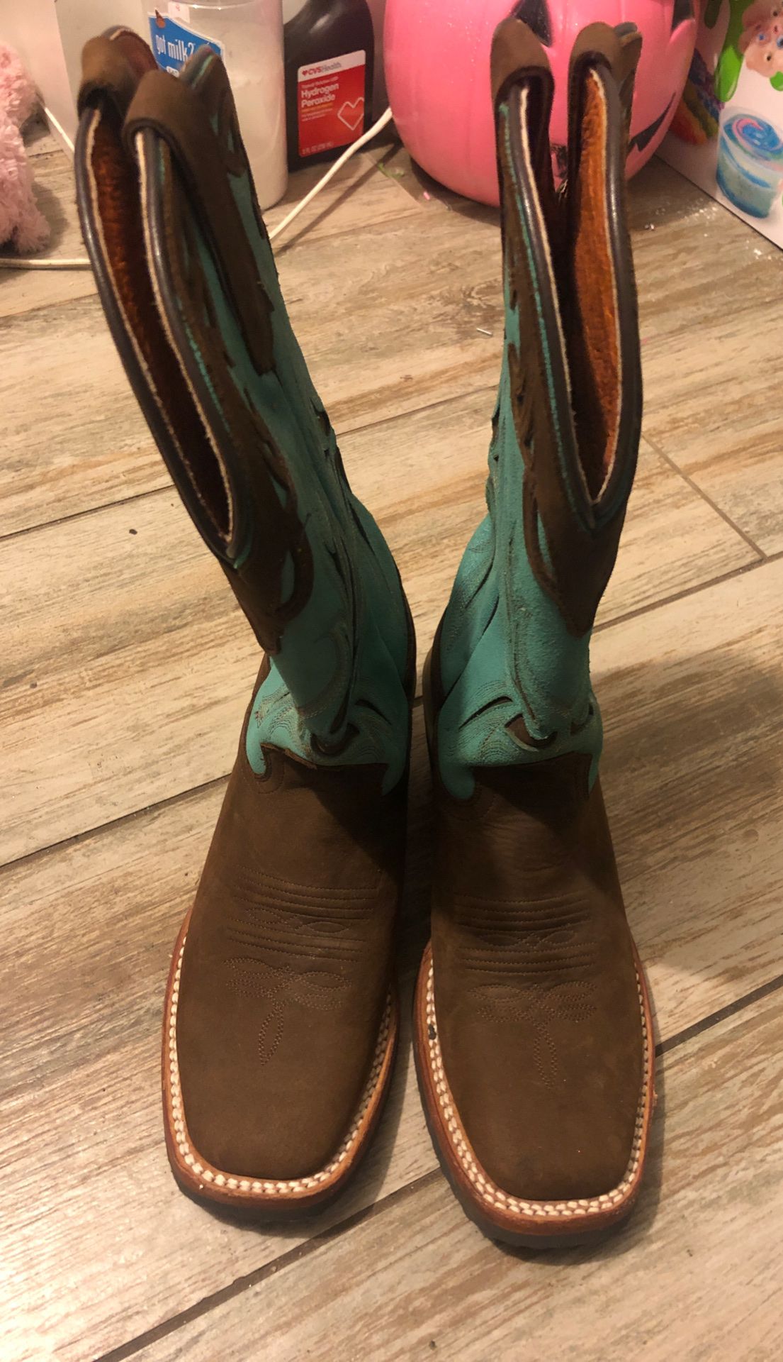 Cowboy boots for women size6