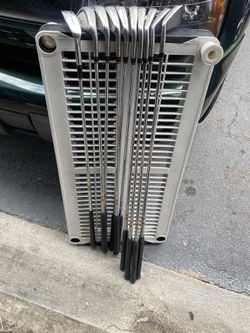 Snake Eyes Golf Club 