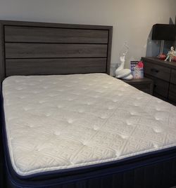 Beautiful 5pc Queen Bed Set On Sale (Bed, Dresser Mirror, nightstand and free mattress )
