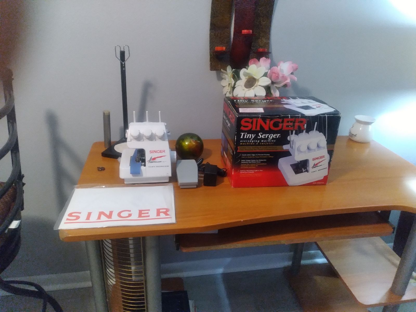 Singer Tiny Serger Sowing Machine
