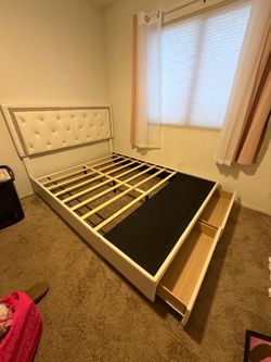 Queen bed with drawers